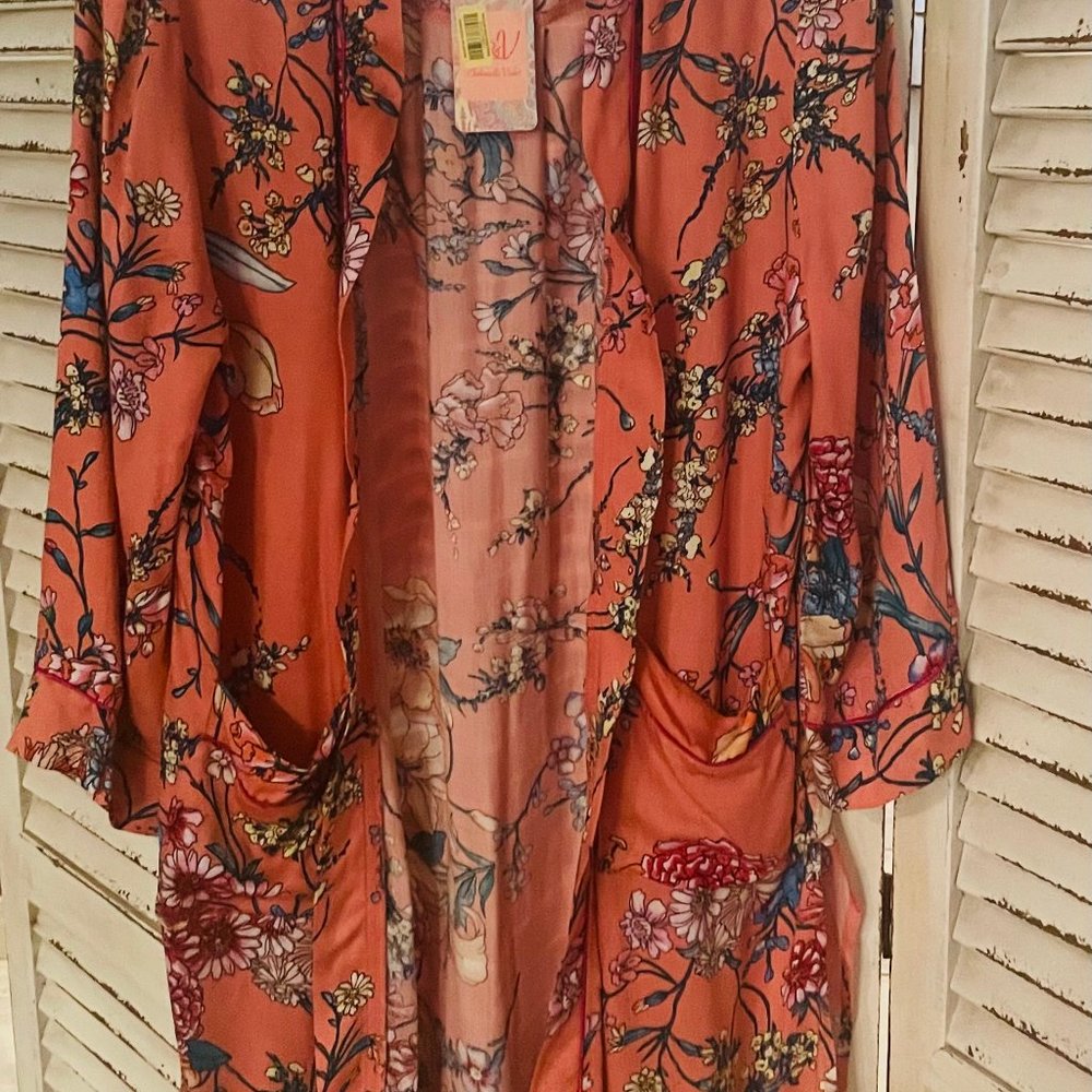 Chelsea and Violet Carnation Printed Kimonom